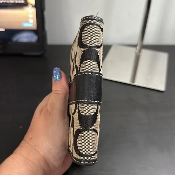 Coach 🤎 Canvas Bifold Wallet with Coach lock. - Picture 9 of 9